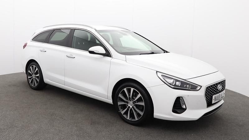 Used Hyundai i30 Premium 140 HP (102 kW) 2018 White Estate
