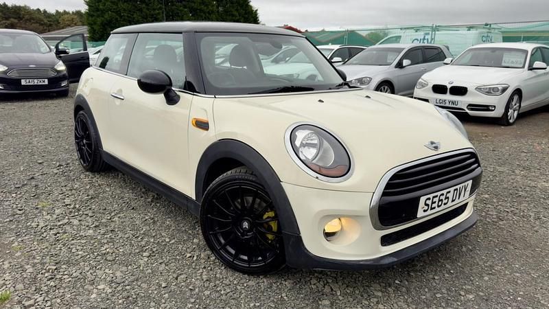 White Used 2015 Mini Cooper Hatch Hatchback | £6,295 (Fair price) - Image 1/3