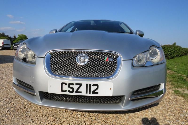 Begagnad Jaguar XF Luxury 2009 Silver Sedan