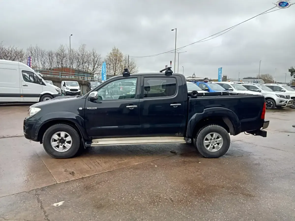 Used Toyota HiLux 2011 Black Pickup