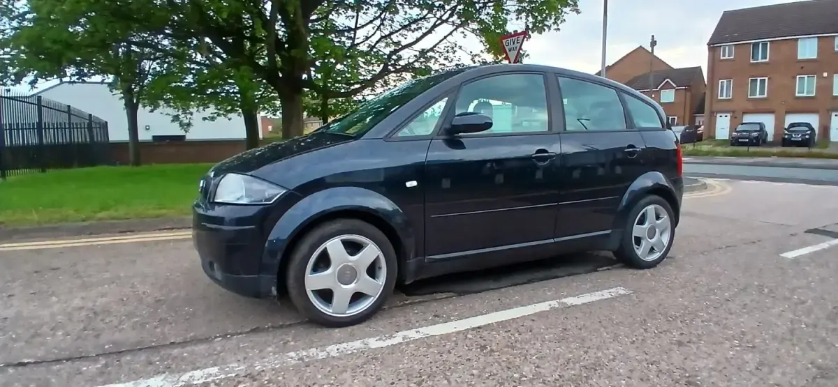 Usado Audi A2 110 CV (80 kW) 2003 Azul Utilitario