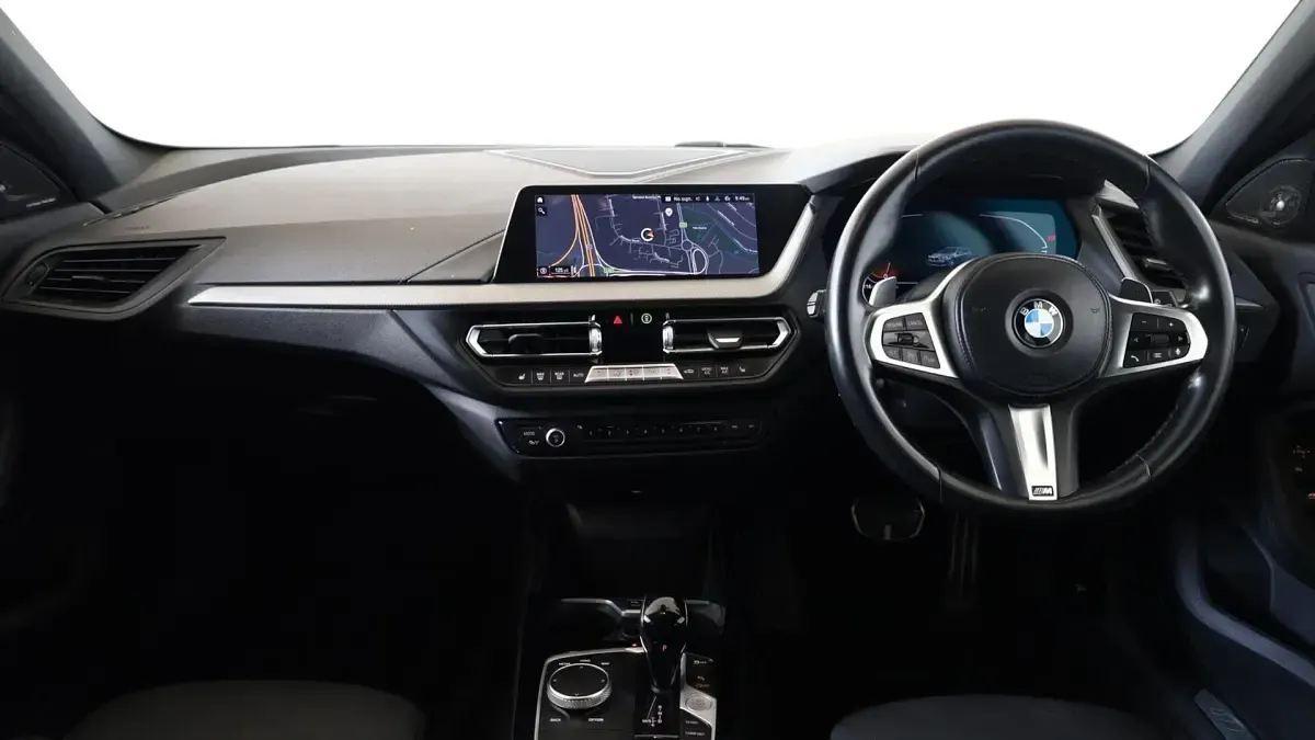 Usado BMW 120 M Sport 187 CV (137 kW) 2023 Gris Utilitario