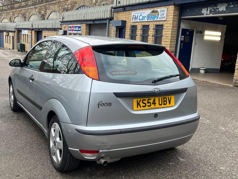 Used Ford Focus 99 HP (72 kW) 2005 Silver Hatchback