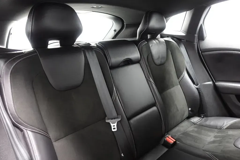 Käytetty Volvo V40 R-Design 152 HP (111 kW) 2016 Valkoinen Viistoperä