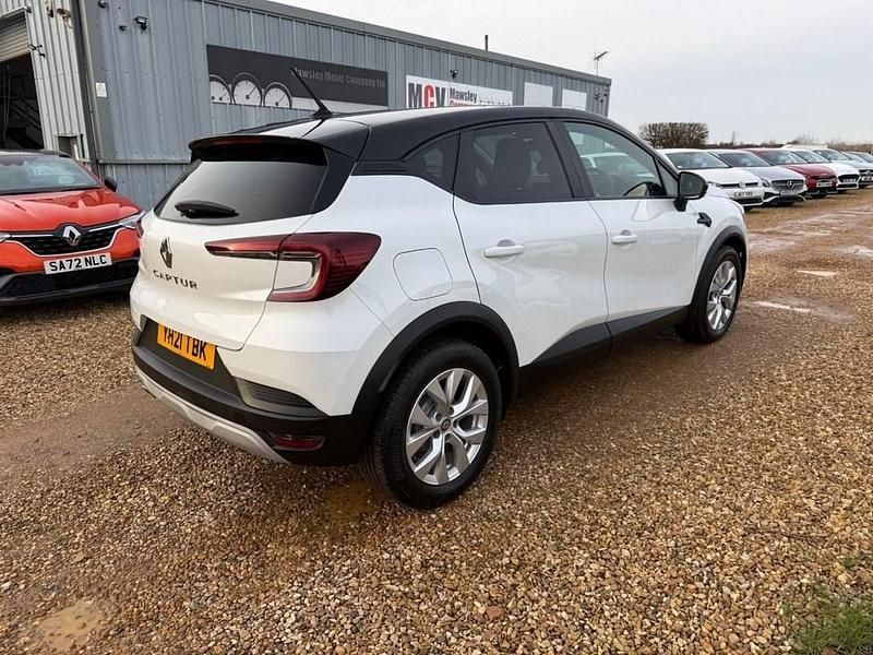 Used Renault Captur Iconic 140 HP (102 kW) 2021 White SUV