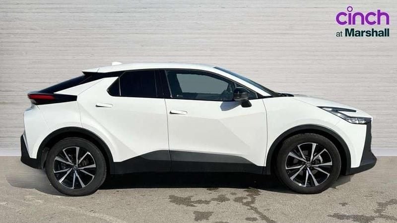 Used Toyota C-HR Design 140 HP (102 kW) 2024 White SUV