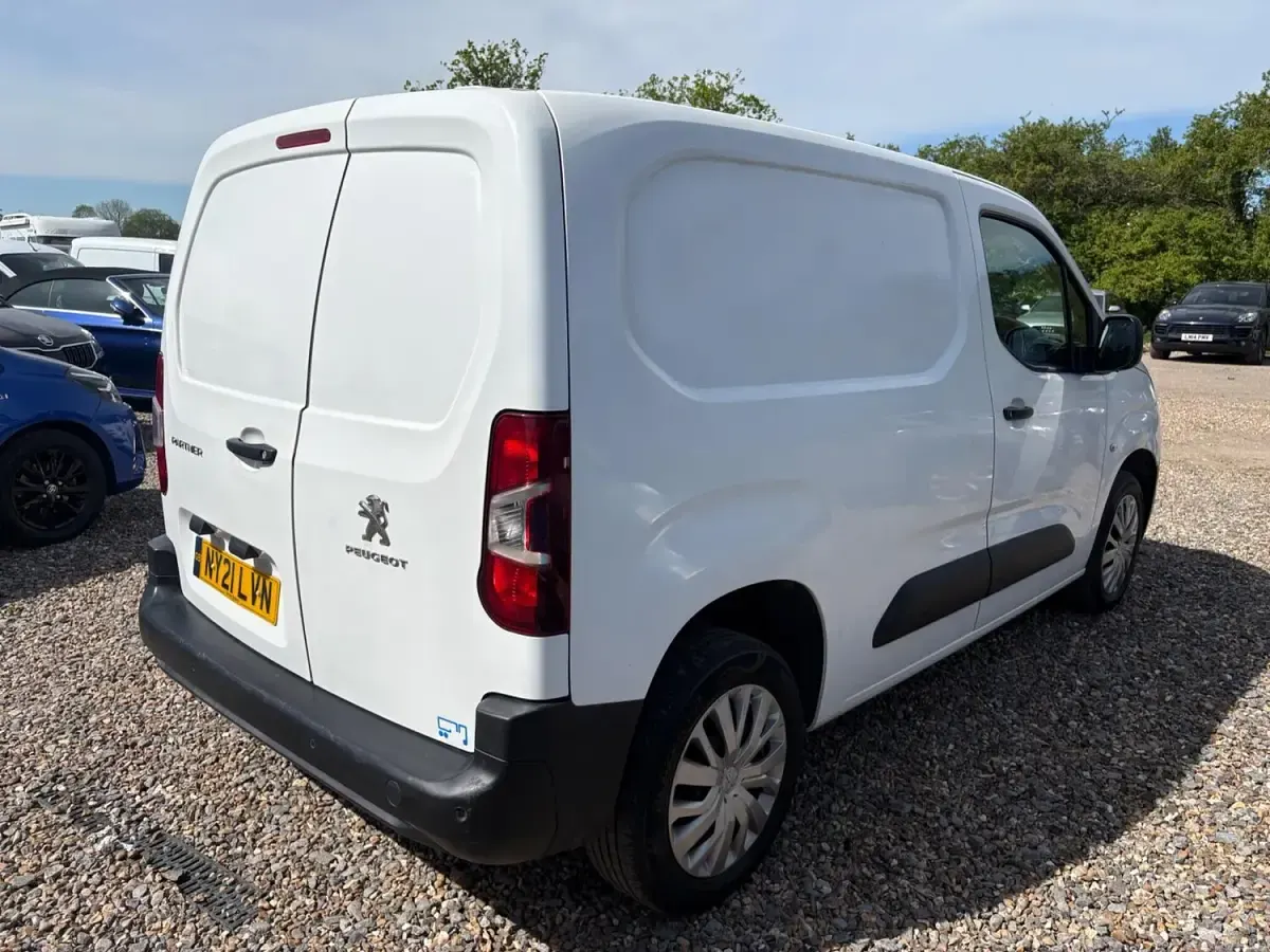 Used Peugeot Partner 131 HP (96 kW) 2021 White MPV