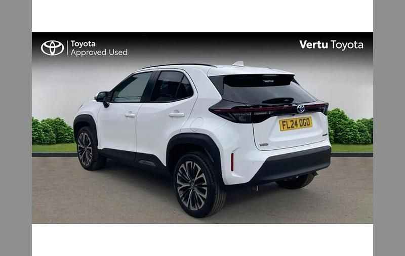 Used Toyota Yaris Cross 113 HP (83 kW) 2024 White SUV