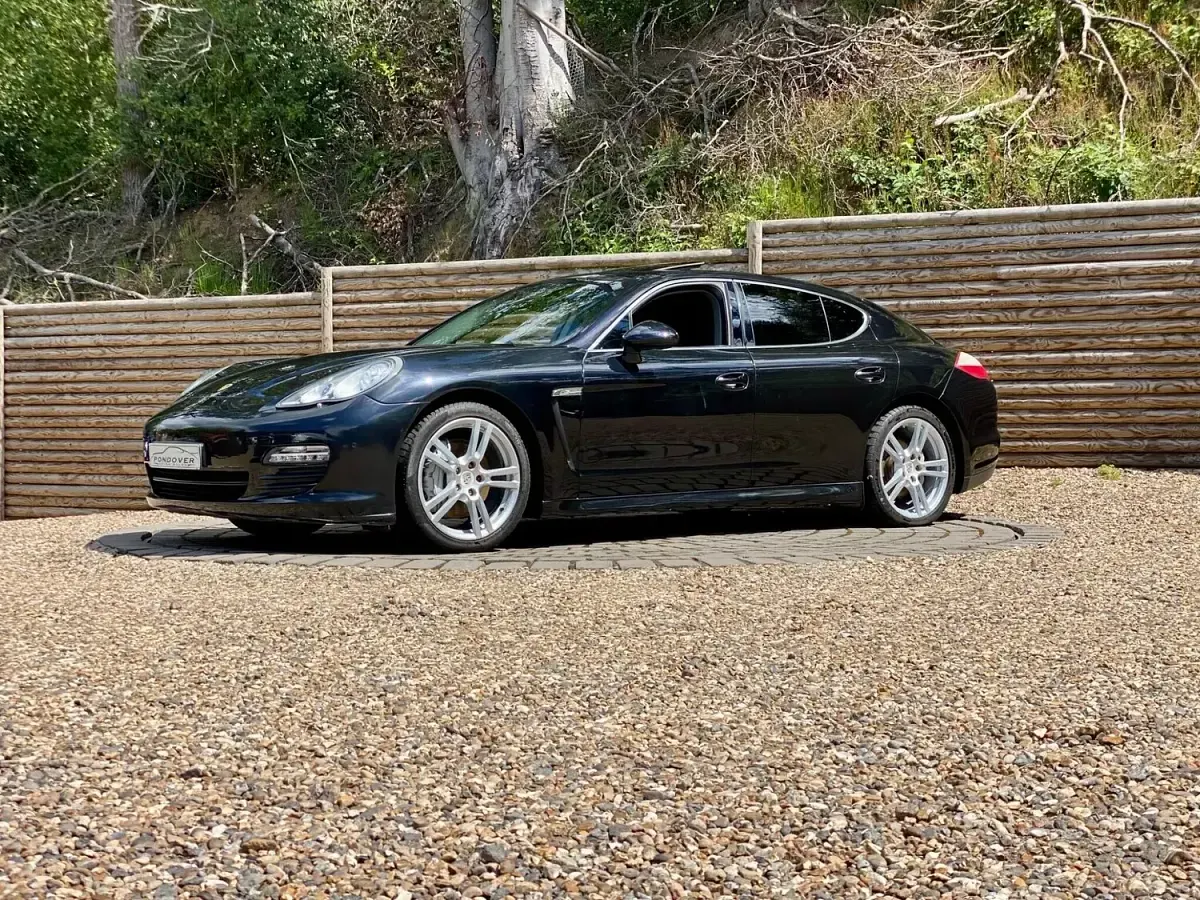 Used Porsche Panamera 400 HP (294 kW) 2012 Black Hatchback