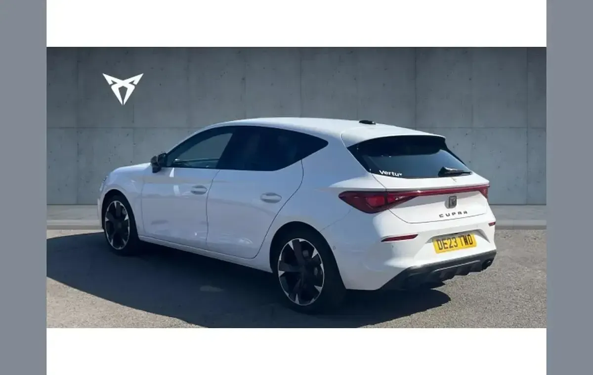 Used Cupra Leon VZ1 241 HP (177 kW) 2023 White Hatchback