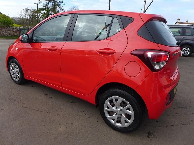 Usado Hyundai i10 SE 2019 Vermelho Citadino