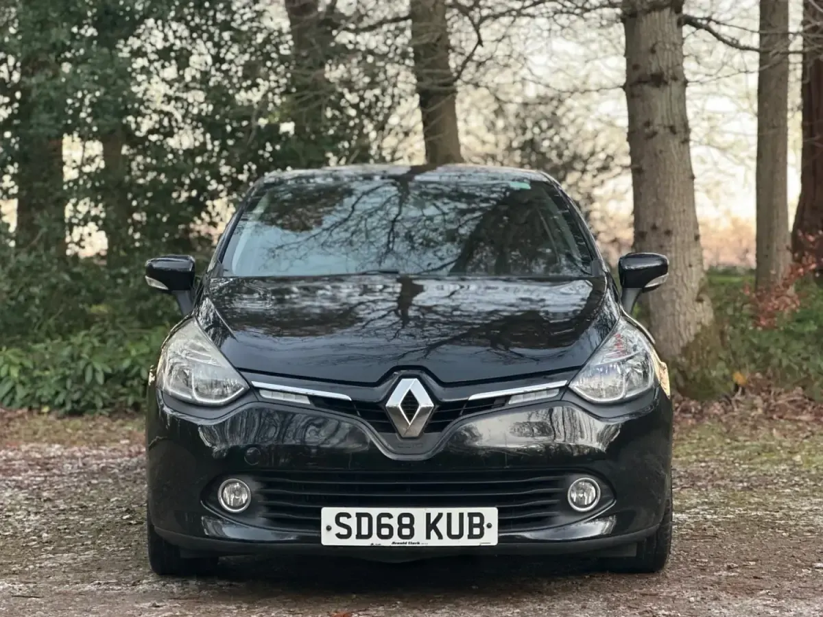 Used Renault Clio IV Iconic 75 HP (55 kW) 2018 Black Hatchback