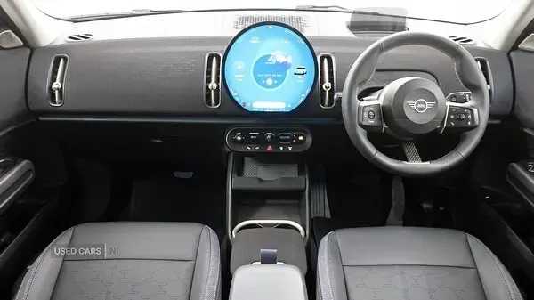 Używany Mini Countryman Classic 300 KM (220 kW) 2024 Srebrny SUV