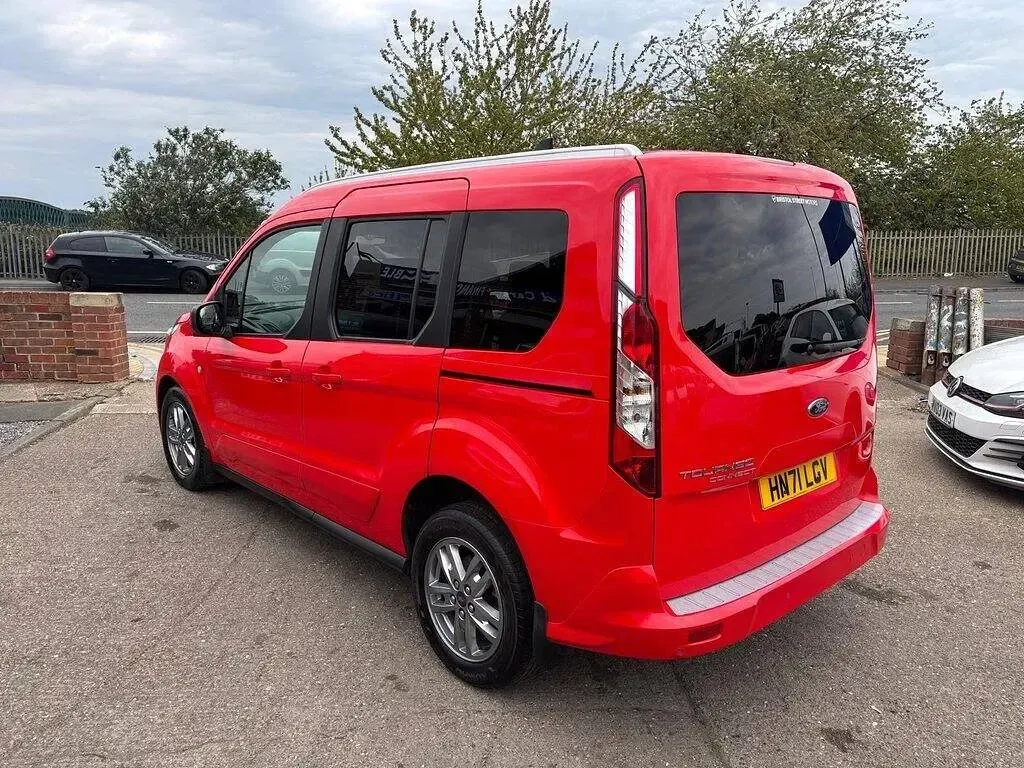 Used Ford Tourneo Connect Titanium 120 HP (88 kW) 2022 Red MPV