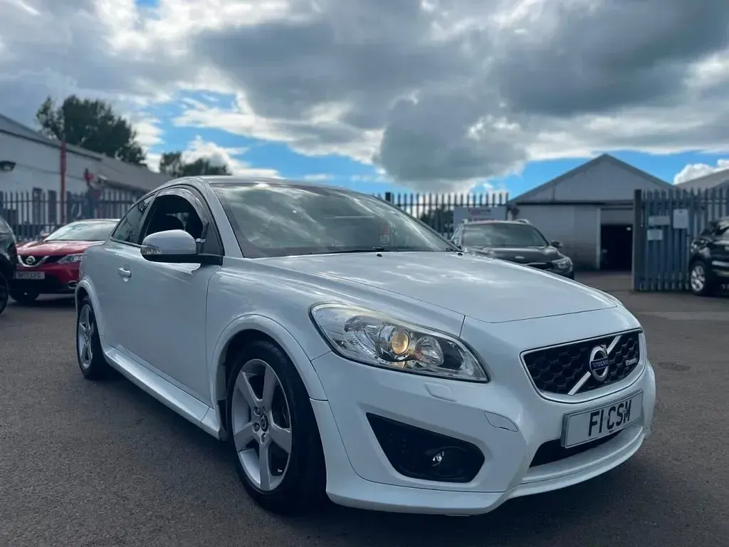 Used Volvo C30 R-Design 145 HP (106 kW) 2012 White Hatchback