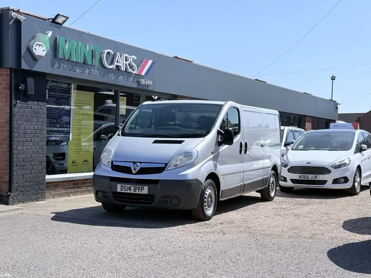 Used Vauxhall Vivaro 115 HP (84 kW) 2014 Silver MPV
