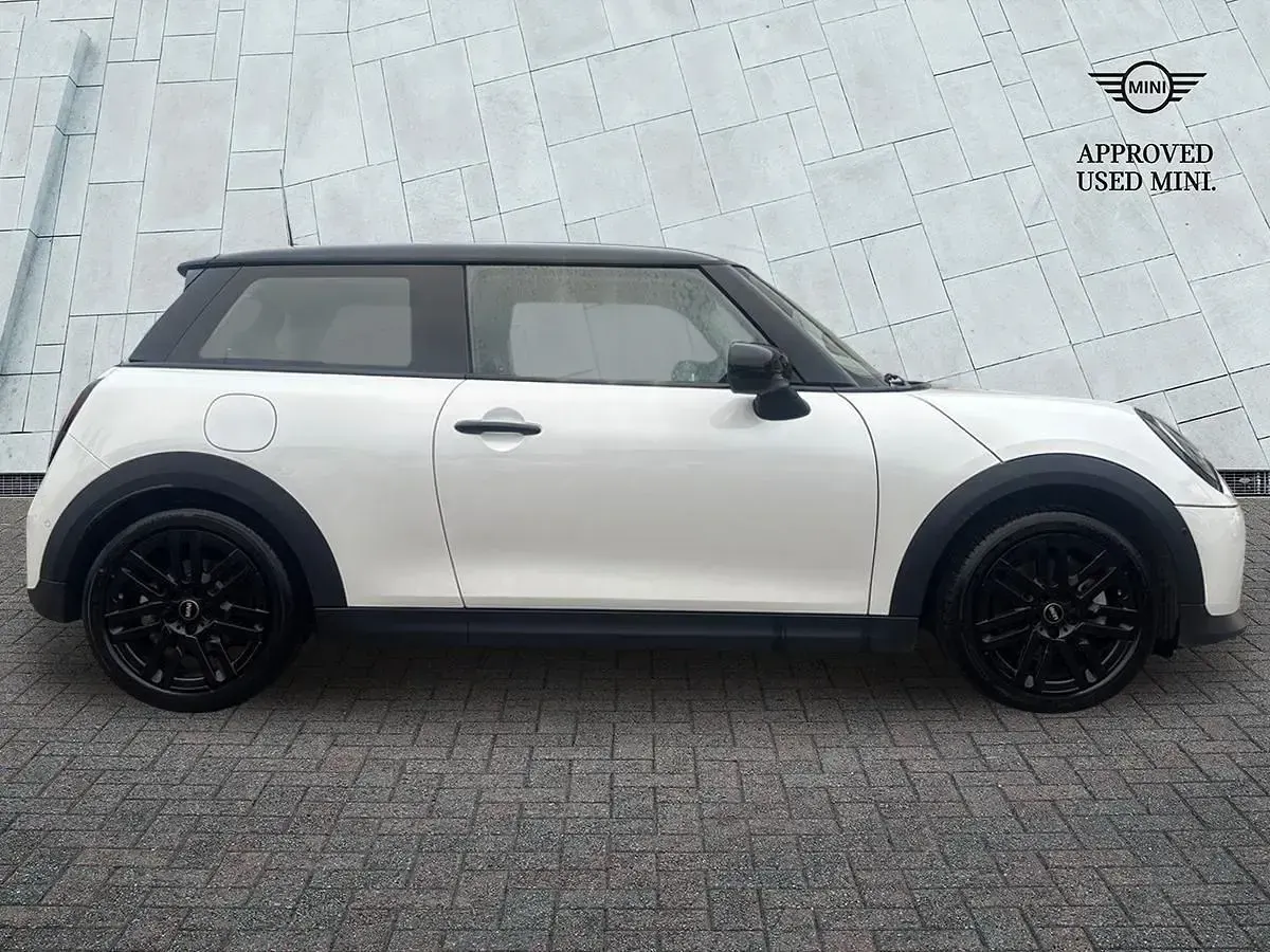 Używany Mini Cooper Hatch 113 kW (154 KM) 2025 Biały Hatchback