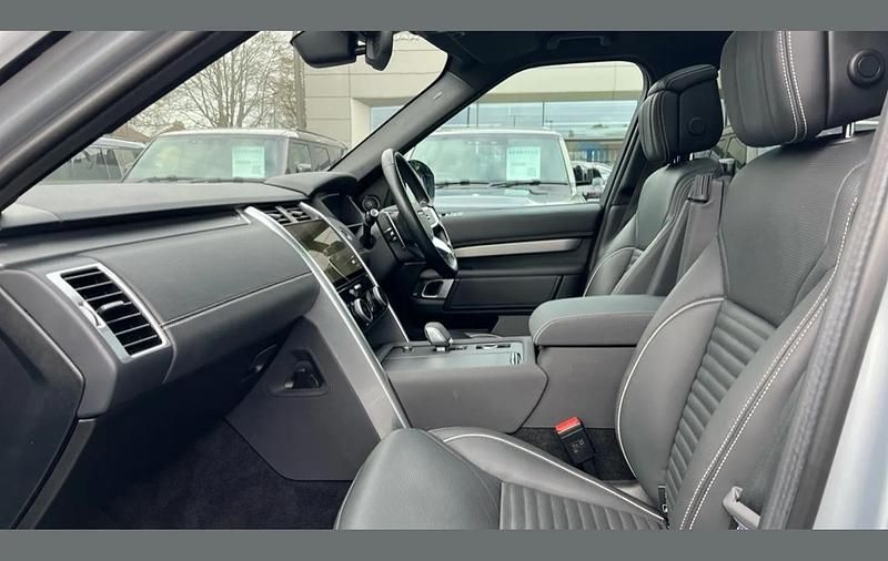 Used Land Rover Discovery 5 HSE Dynamic 300 HP (220 kW) 2023 Silver SUV