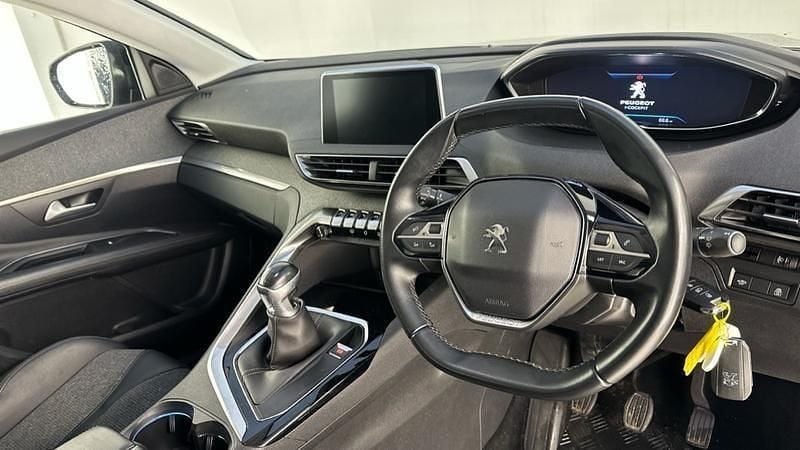 Used Peugeot 3008 Allure 130 HP (95 kW) 2020 Black Hatchback