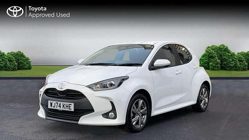 Used Toyota Yaris Hybrid 116 HP (85 kW) 2024 Pure white Hatchback
