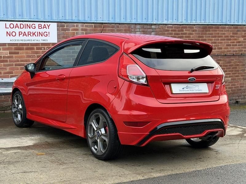 Used Ford Fiesta ST 180 HP (132 kW) 2014 Red Hatchback