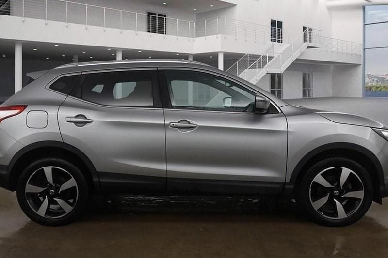 Used Nissan Qashqai N-Connecta 2017 Blade silver SUV