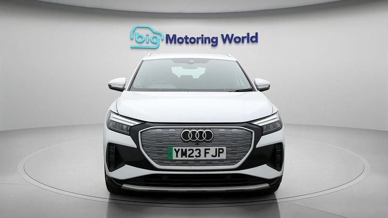 Used Audi Q4 e-tron Sport 125 kW (170 HP) 2022 White SUV