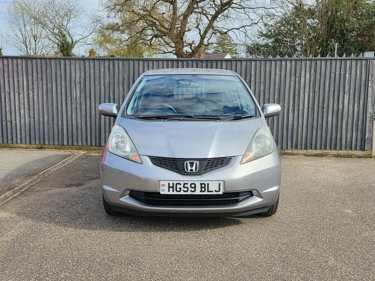 Used Honda Jazz ES 100 HP (73 kW) 2009 Silver Hatchback