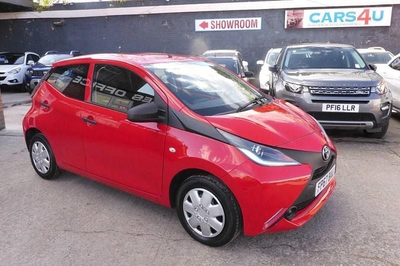 Usado Toyota Aygo 69 HP (50 kW) 2017 Vermelho Citadino