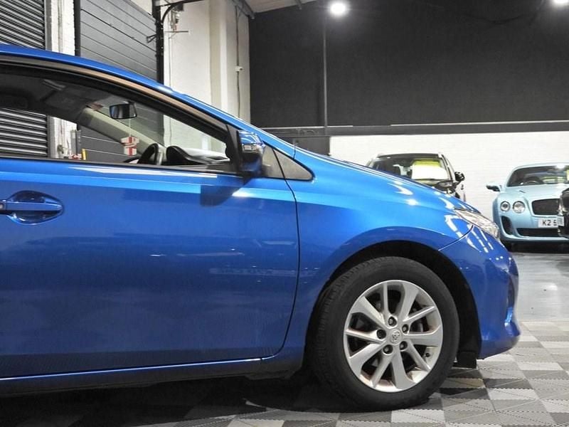 Used Toyota Auris Sport 90 HP (66 kW) 2013 Blue Hatchback