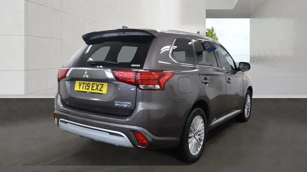 Used Mitsubishi Outlander P-HEV 2019 Brown Estate