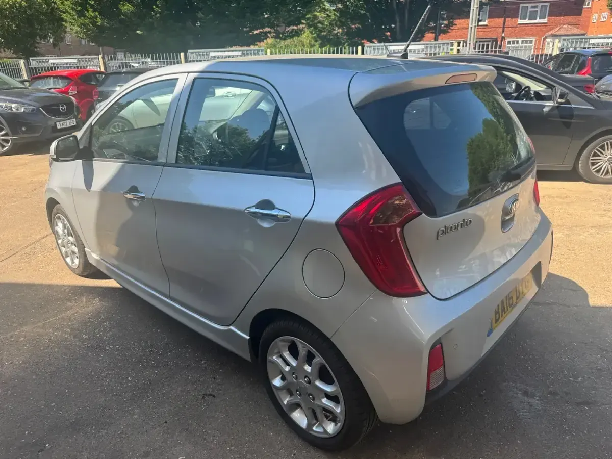 Used Kia Picanto 84 HP (61 kW) 2016 Silver Hatchback