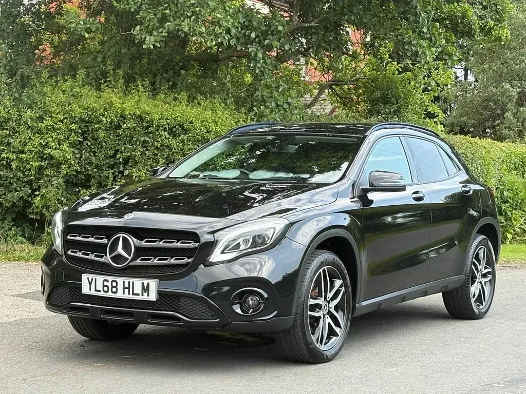 Used Mercedes GLA180 Urban 122 HP (89 kW) 2019 Black SUV