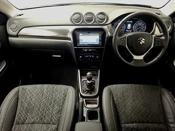 Second-hand Suzuki Vitara SZ5 129 CP (94 kW) 2023 Negru SUV