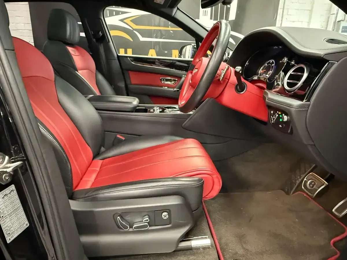 Used Bentley Bentayga 435 HP (319 kW) 2018 Black SUV