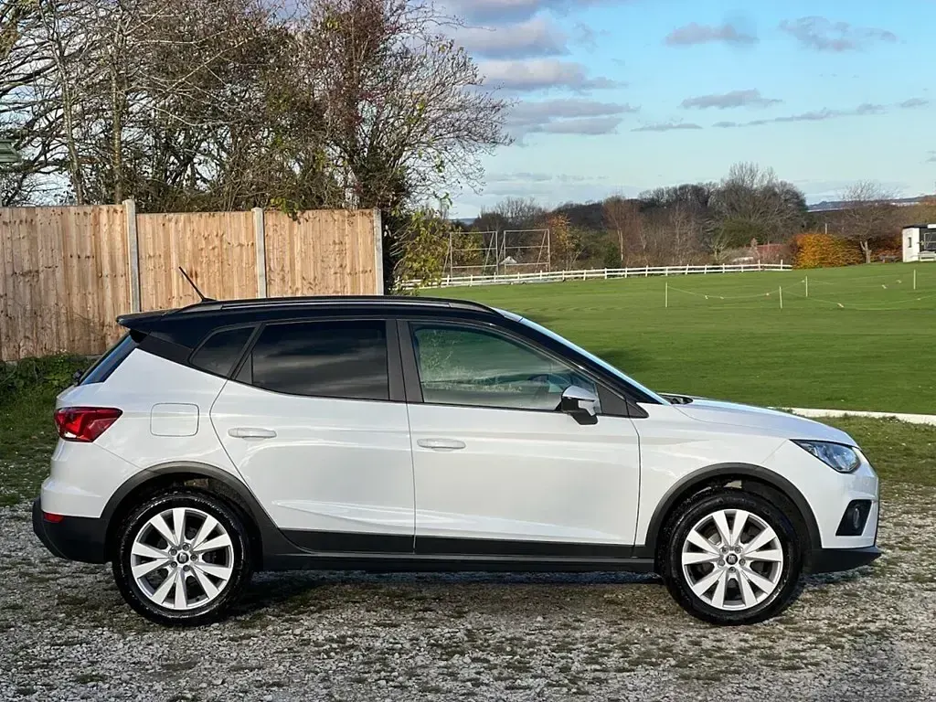 Used Seat Arona SE Technology 95 HP (69 kW) 2019 White SUV