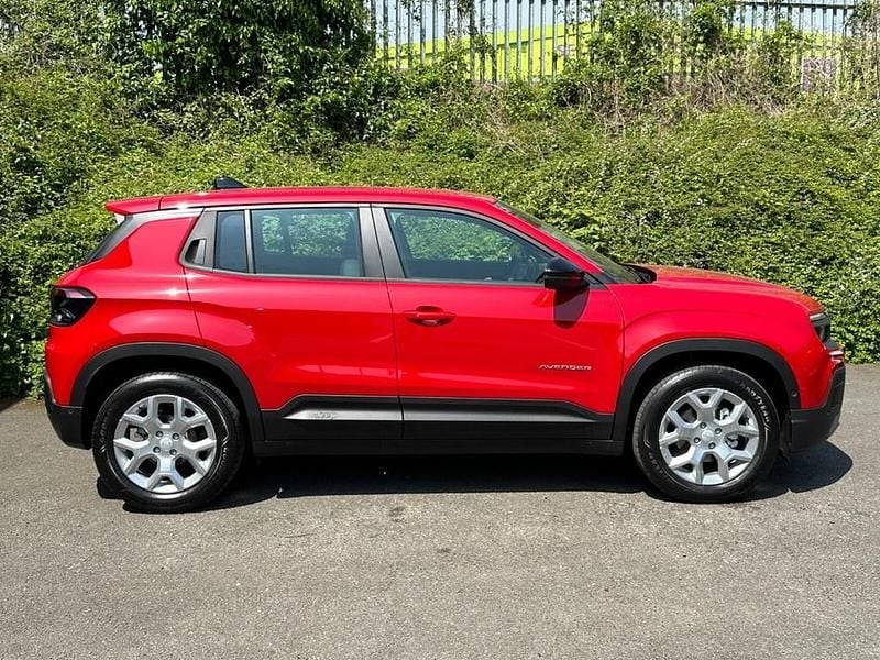 Used Jeep Avenger Altitude 100 HP (73 kW) 2024 Red SUV