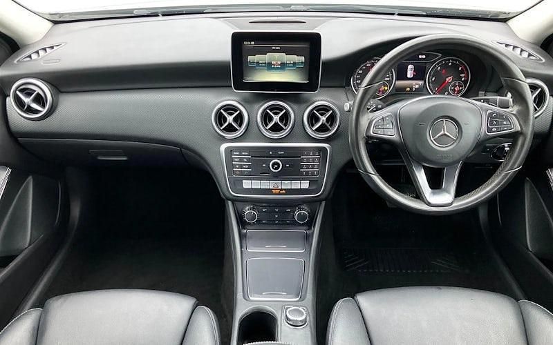 Used Mercedes A180 Active 109 HP (80 kW) 2017 White Hatchback