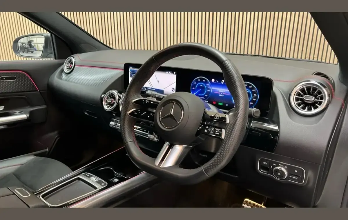 Usado Mercedes EQA250+ Executive 139 kW (190 HP) 2025 Cinzento SUV
