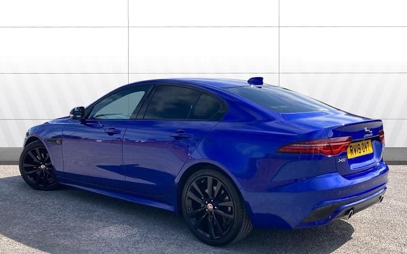 Usado Jaguar XE R-Dynamic 249 HP (183 kW) 2019 Azul Sedan