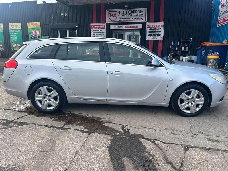 Used Vauxhall Insignia 160 HP (117 kW) 2010 Silver Estate