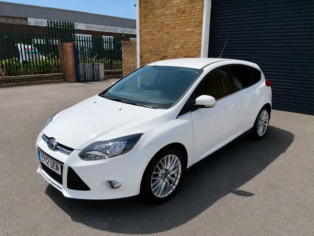 Used Ford Focus Zetec 2012 White Hatchback
