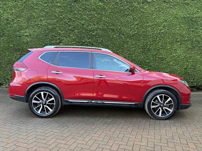 Used Nissan X-Trail Tekna 150 HP (110 kW) 2019 Red SUV