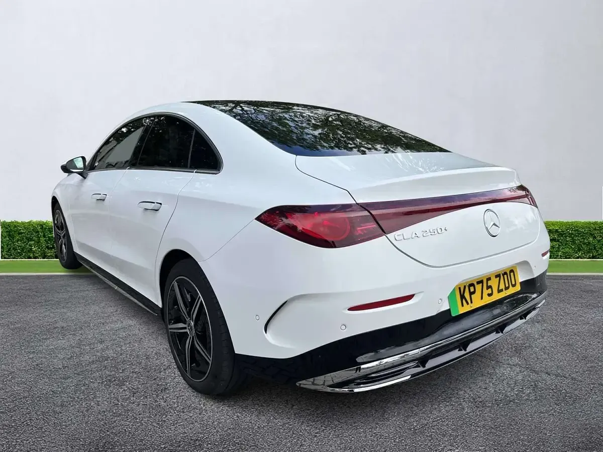 Usado Mercedes CLA 250+ AMG line 200 kW (272 CV) 2025 Blanco Berlina