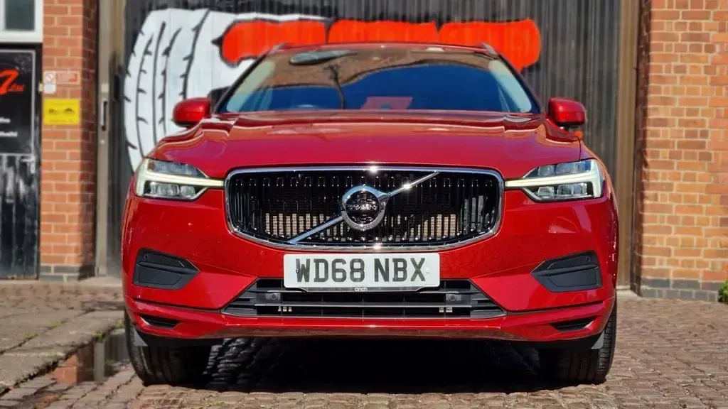 Used Volvo XC60 Momentum 2019 Red SUV