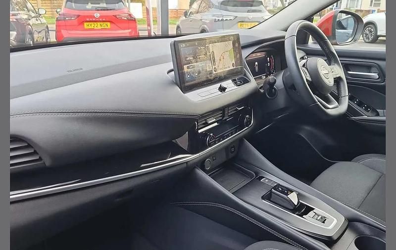 Used Nissan Qashqai N-Connecta 187 HP (137 kW) 2022 Red SUV