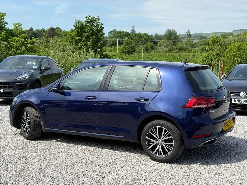 Used VW Golf VII SE 115 HP (84 kW) 2018 Blue Hatchback