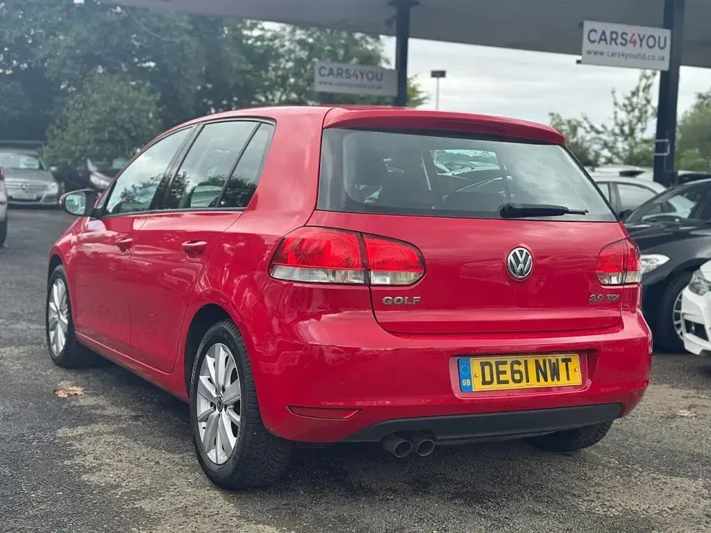 Begagnad VW Golf VI SE 138 HK (101 kW) 2011 Röd Halvkombi