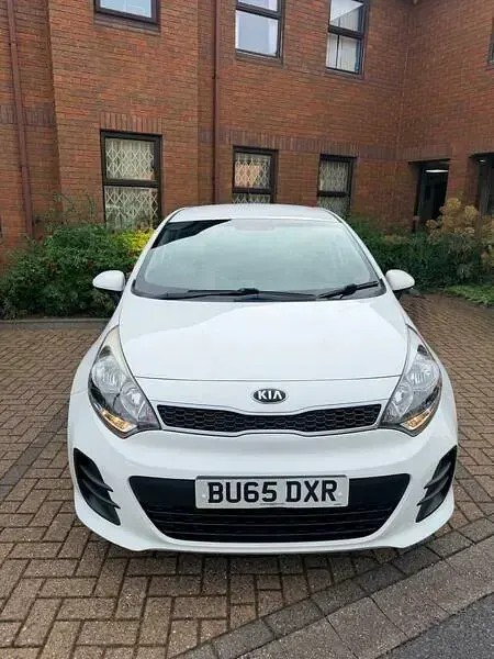 Used Kia Rio 2015 White Hatchback