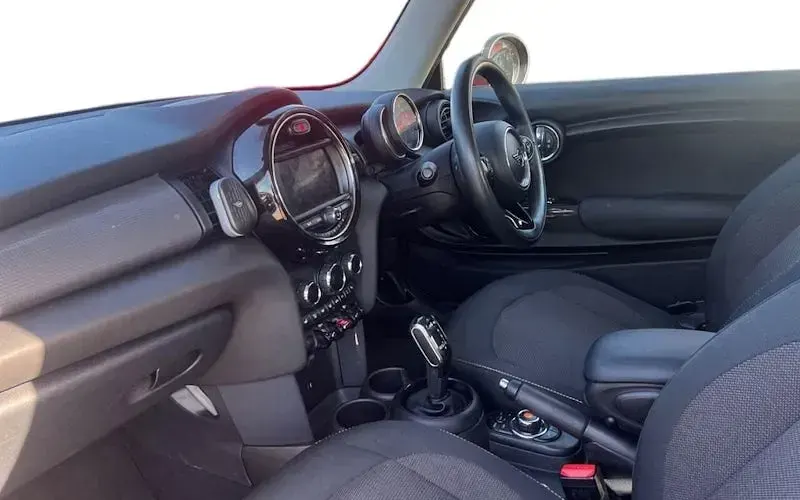 Used Mini Cooper Classic 136 HP (100 kW) 2019 Red Hatchback